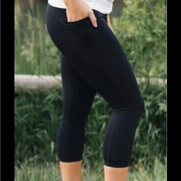 Zyia NWT black pocket light n tight hi rise. Capri - Picture 3 of 3